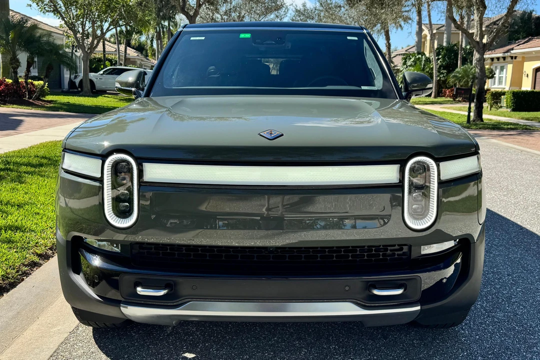 2022 Rivian R1S - Image 2 of 31
