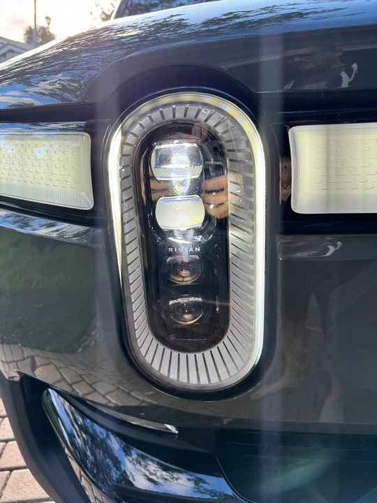 2022 Rivian R1S - Image 29 of 31