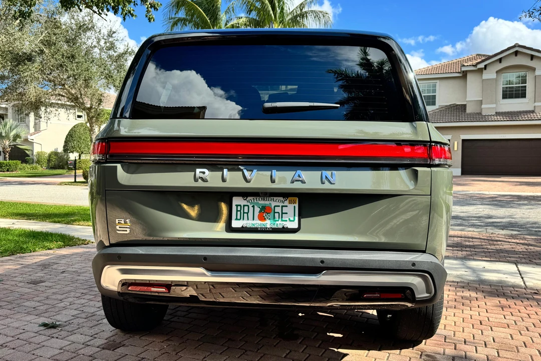 2022 Rivian R1S - Image 5 of 31