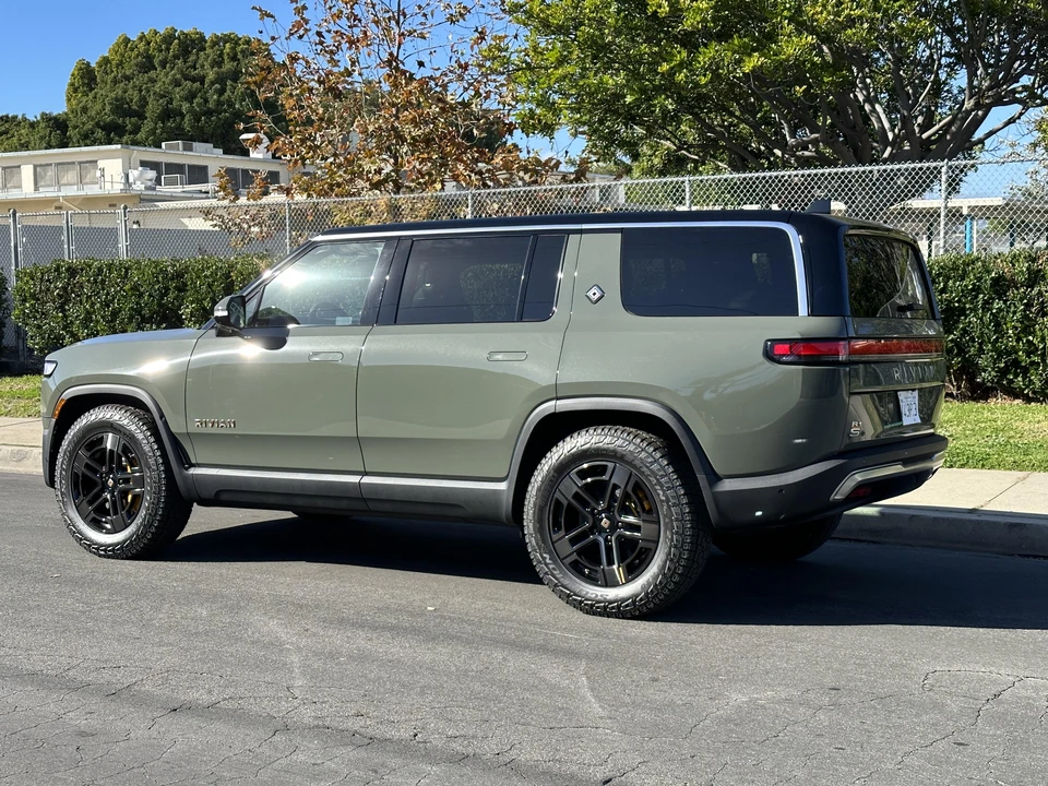 2022 Rivian R1S - Image 13 of 31