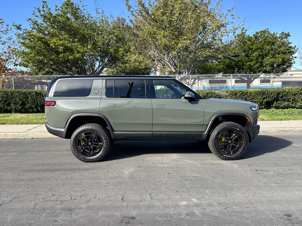 2022 Rivian R1S - Image 22 of 31
