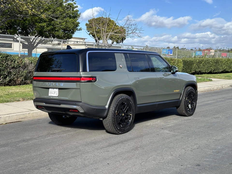 2022 Rivian R1S - Image 20 of 31