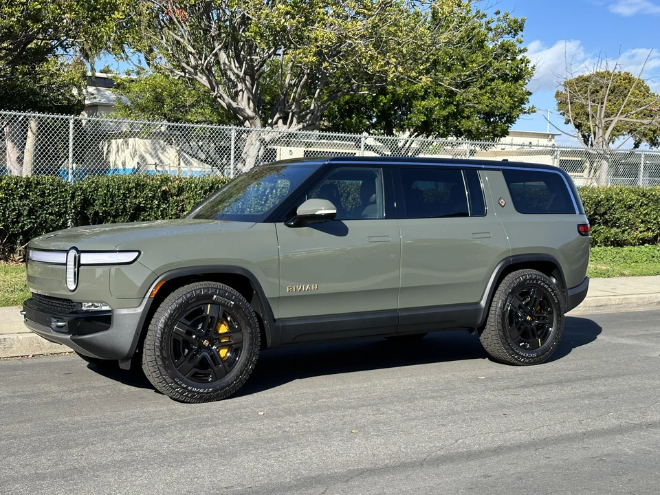2022 Rivian R1S - Image 11 of 31