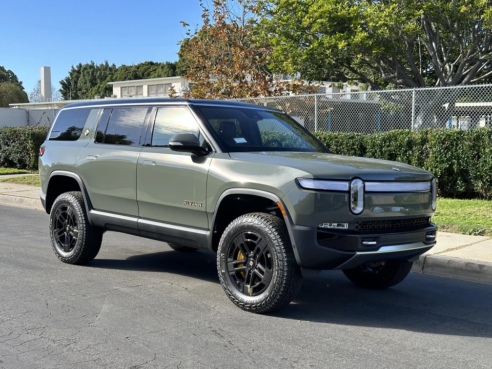 2022 Rivian R1S - Image 23 of 31