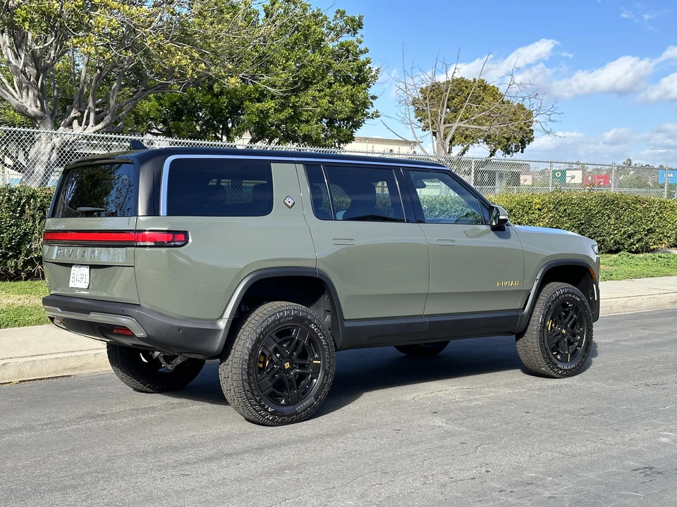 2022 Rivian R1S - Image 21 of 31