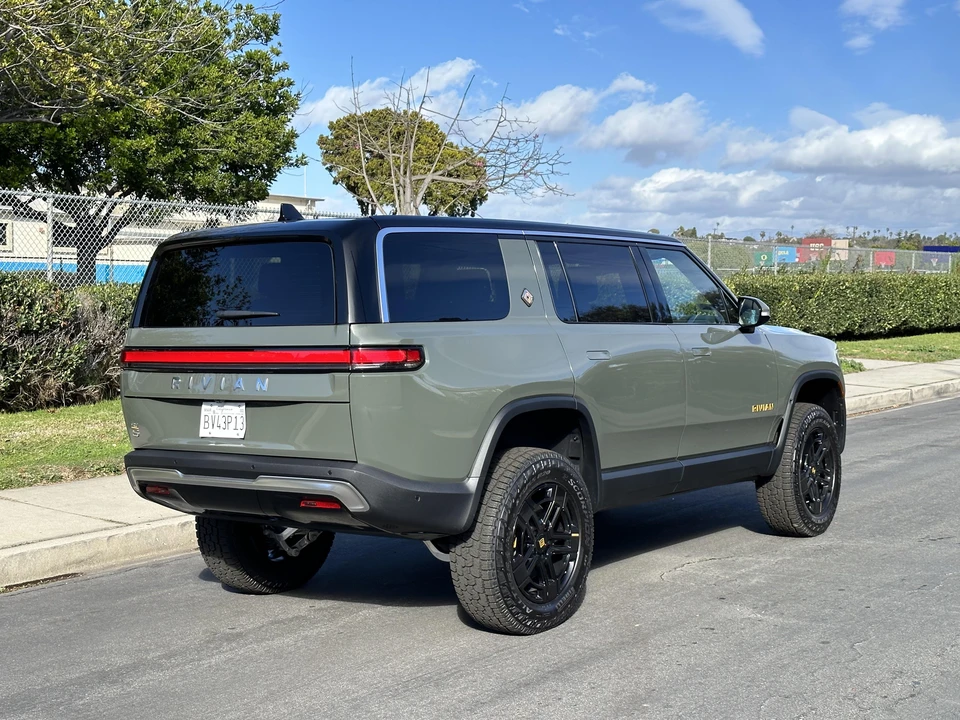 2022 Rivian R1S - Image 19 of 31