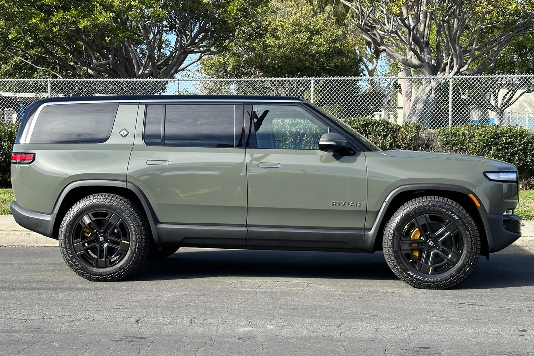 2022 Rivian R1S - Image 3 of 31