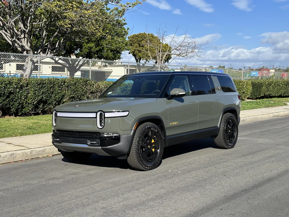 2022 Rivian R1S - Image 8 of 31