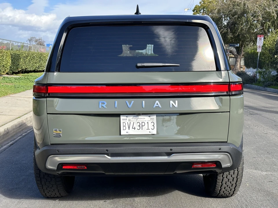 2022 Rivian R1S - Image 16 of 31