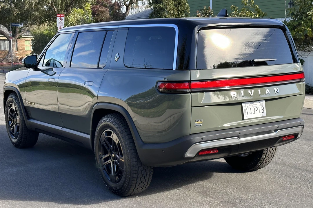 2022 Rivian R1S - Image 4 of 31