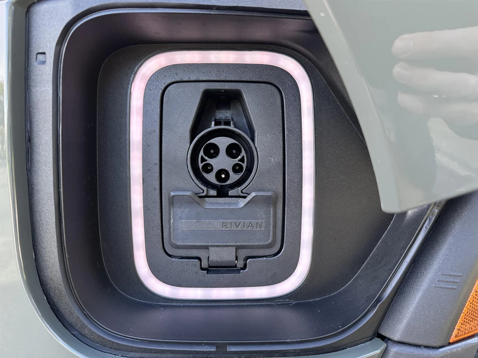 2022 Rivian R1S - Image 31 of 31