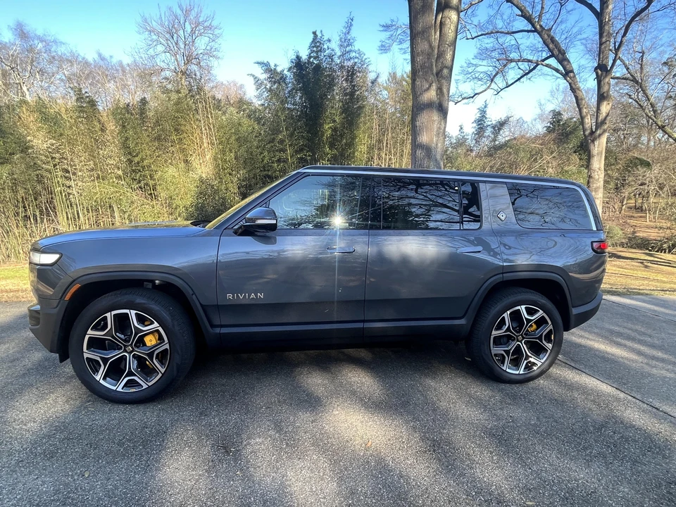 2022 Rivian R1S - Image 9 of 20