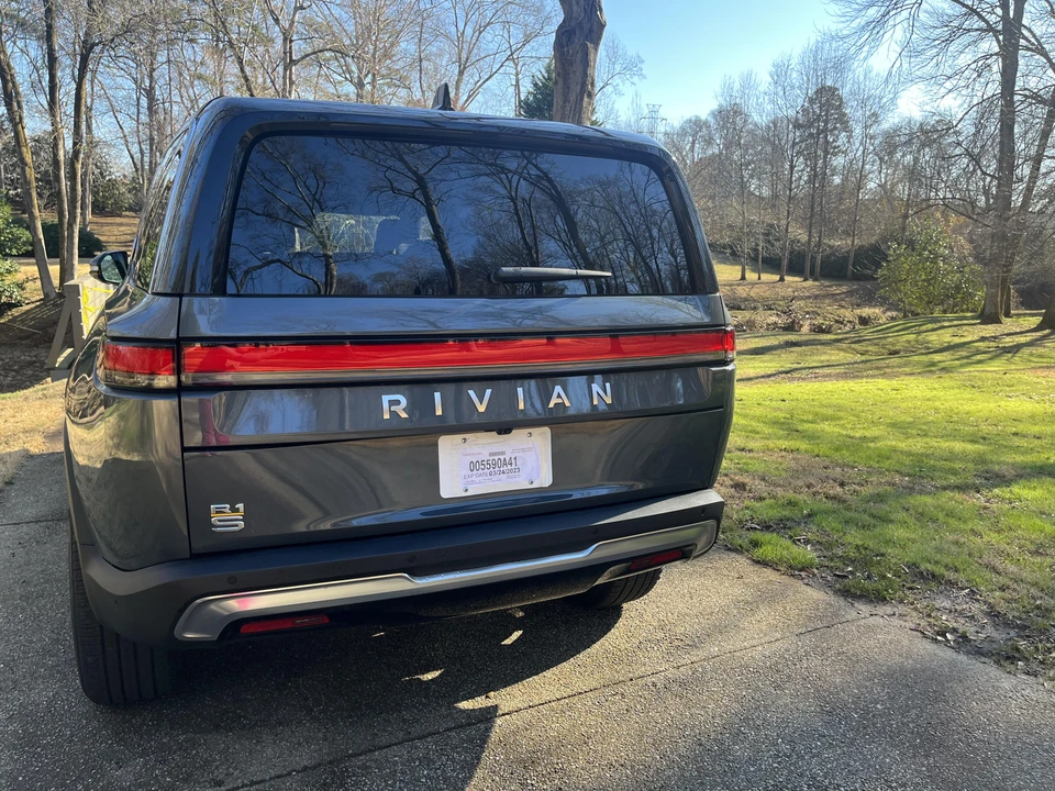 2022 Rivian R1S - Image 13 of 20
