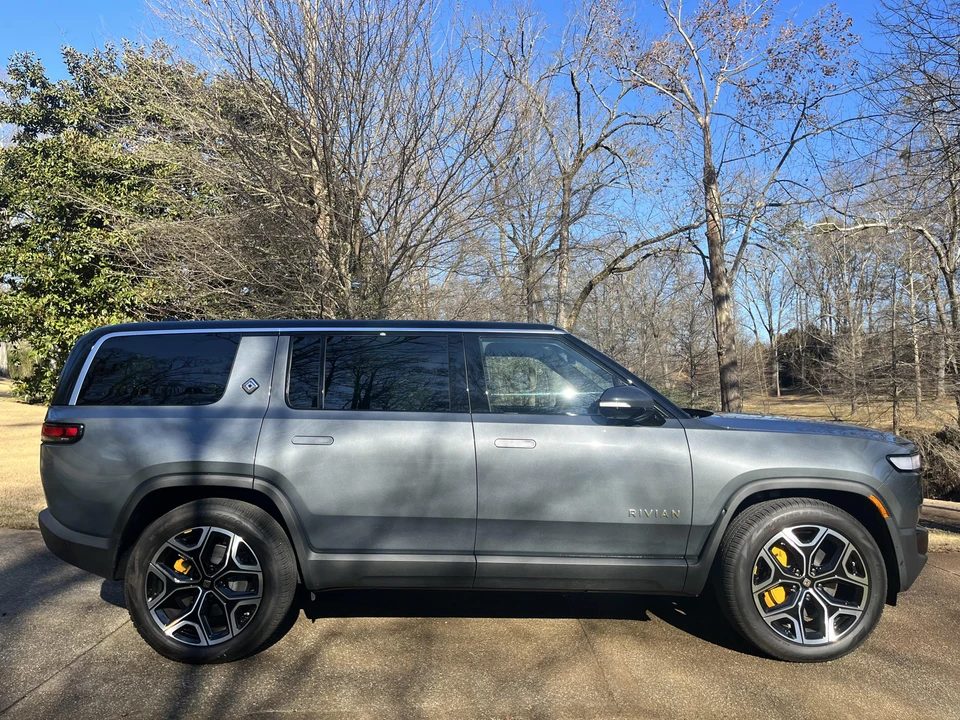 2022 Rivian R1S - Image 20 of 20