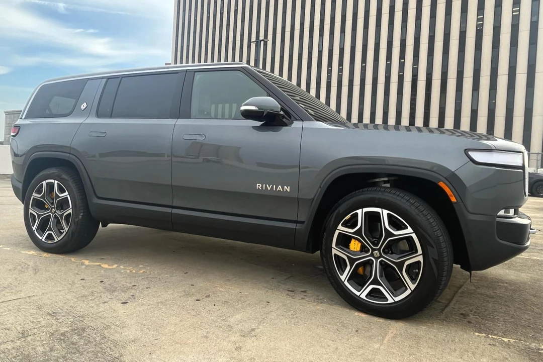 2022 Rivian R1S - Image 3 of 20