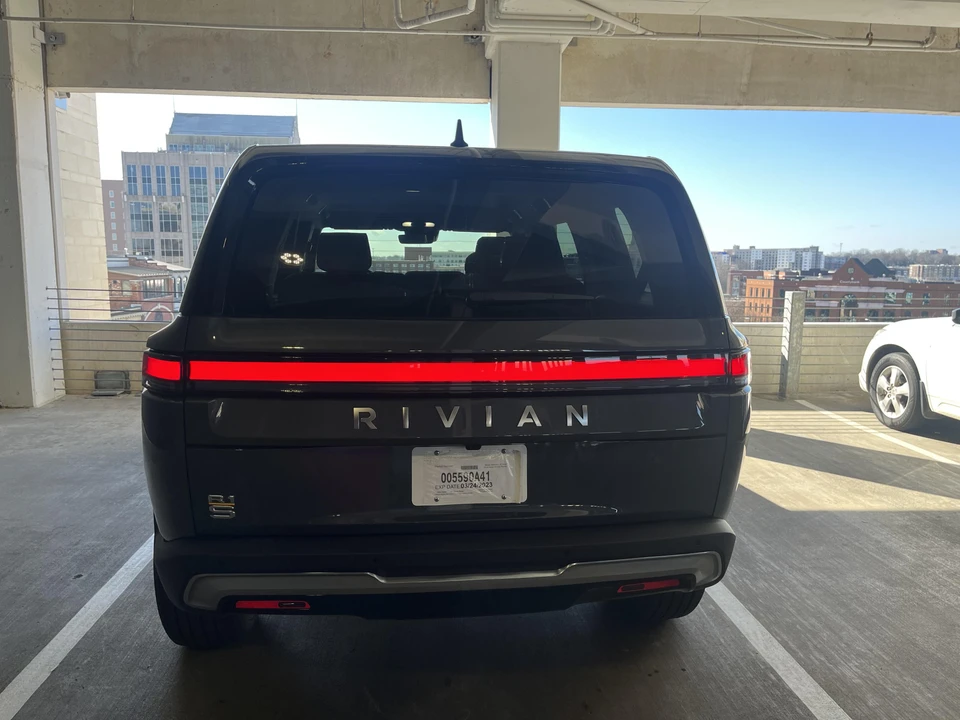 2022 Rivian R1S - Image 15 of 20