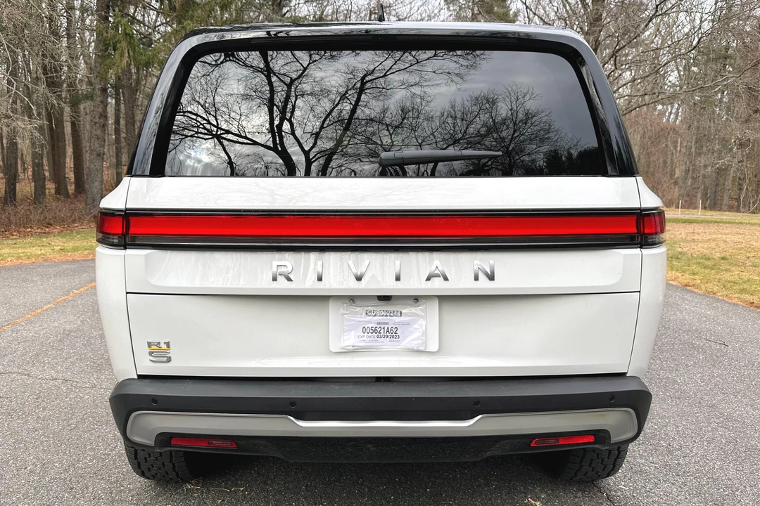 2022 Rivian R1S - Image 5 of 31