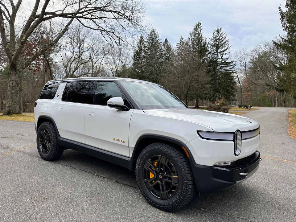 2022 Rivian R1S - Image 22 of 31