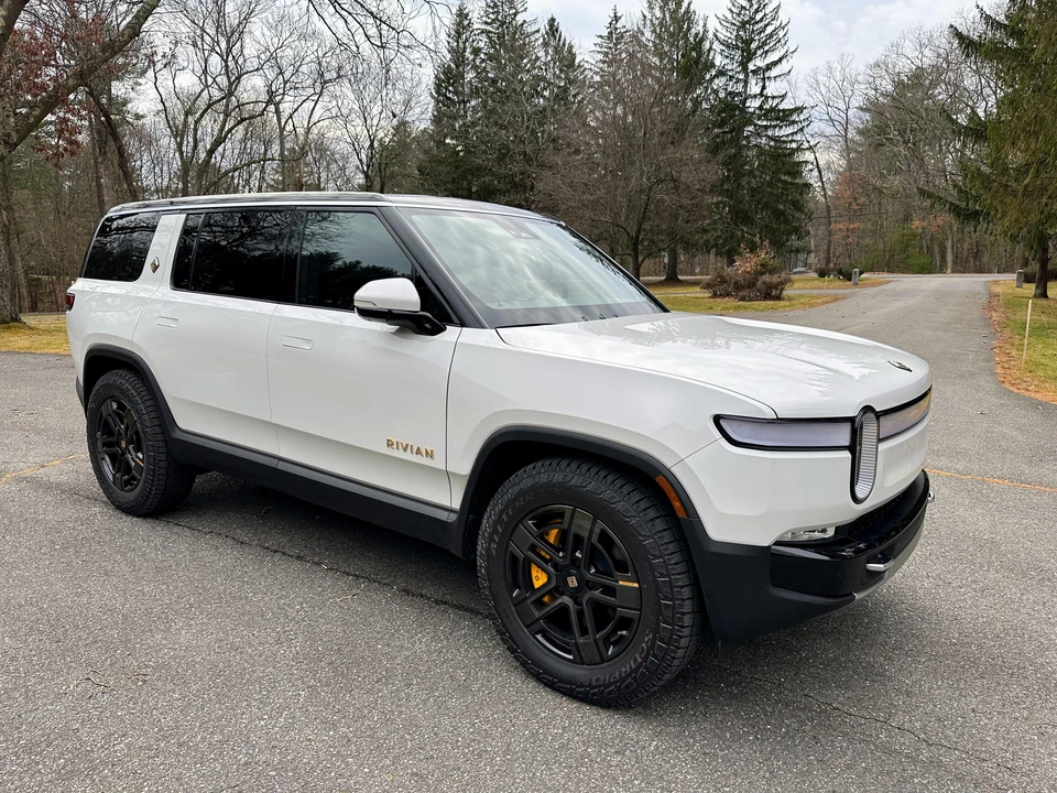 2022 Rivian R1S - Image 21 of 31