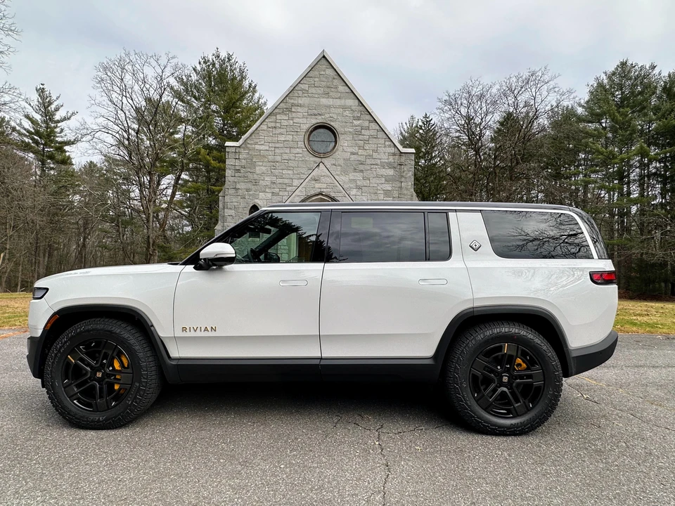 2022 Rivian R1S - Image 11 of 31
