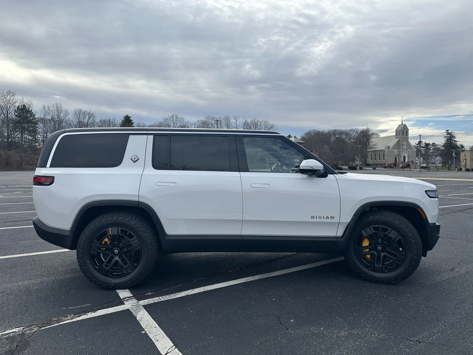 2022 Rivian R1S - Image 19 of 31