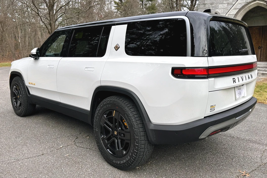 2022 Rivian R1S - Image 4 of 31
