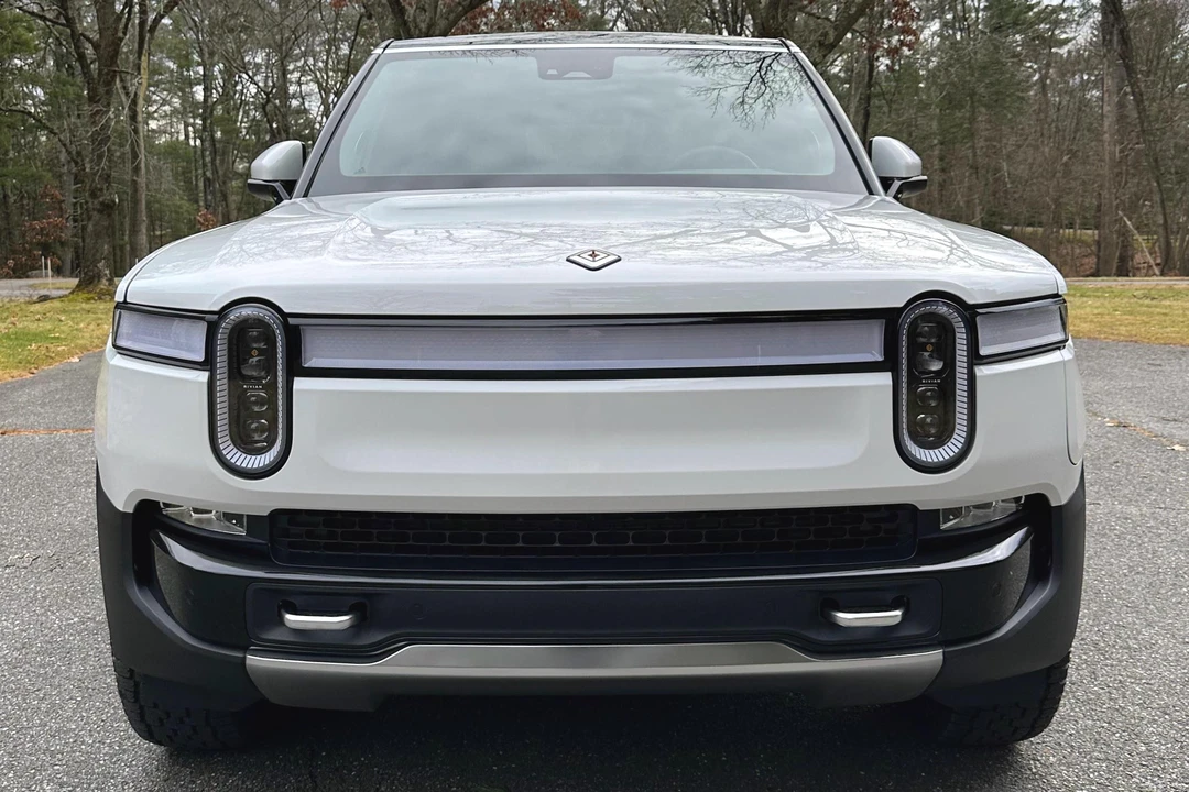 2022 Rivian R1S - Image 2 of 31