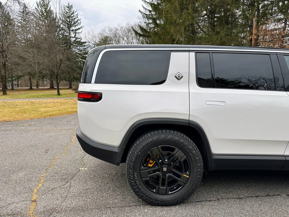 2022 Rivian R1S - Image 29 of 31