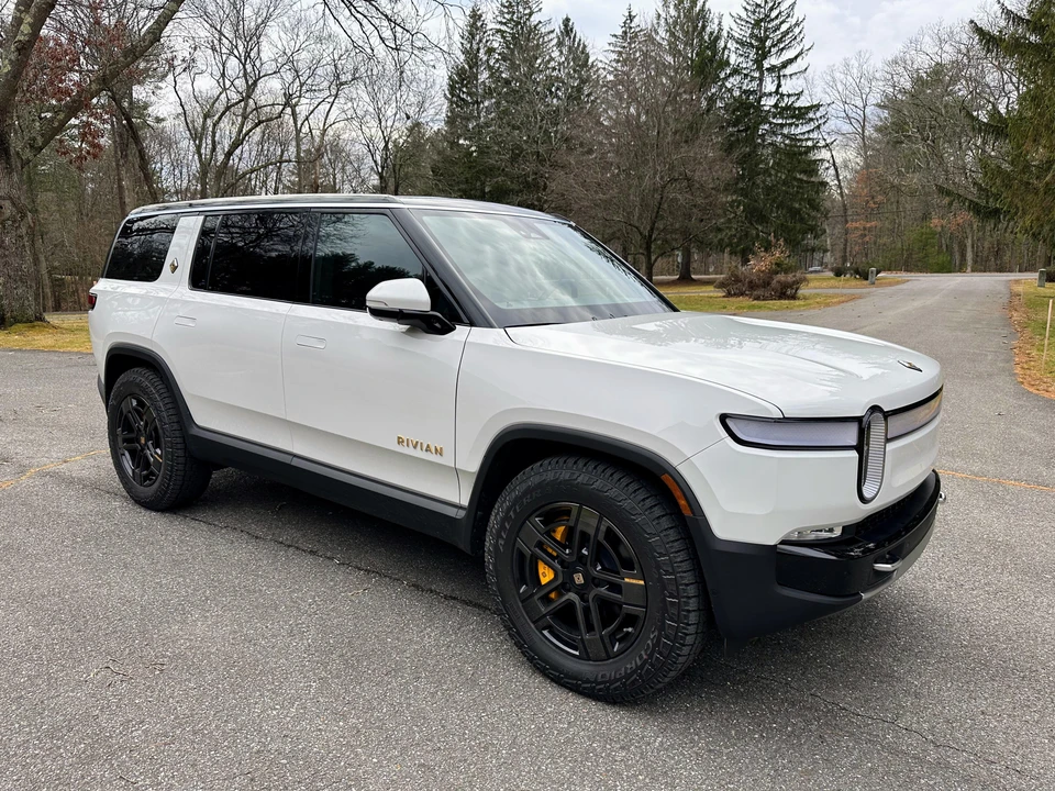 2022 Rivian R1S - Image 20 of 31