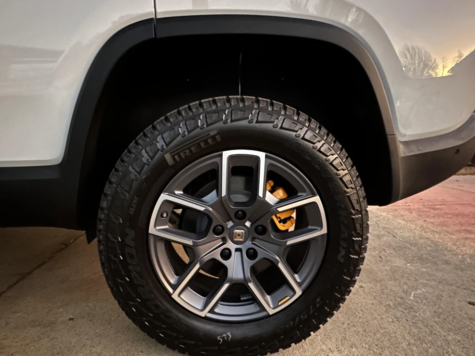 2022 Rivian R1S - Image 21 of 31