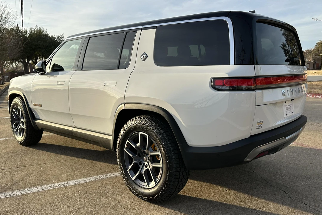 2022 Rivian R1S - Image 4 of 31