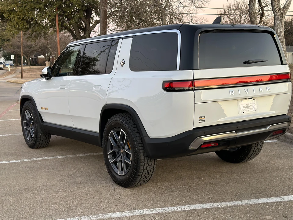2022 Rivian R1S - Image 11 of 31