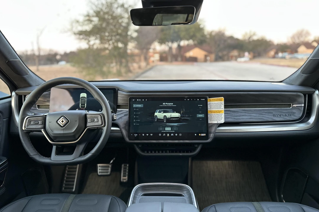 2022 Rivian R1S - Image 24 of 31