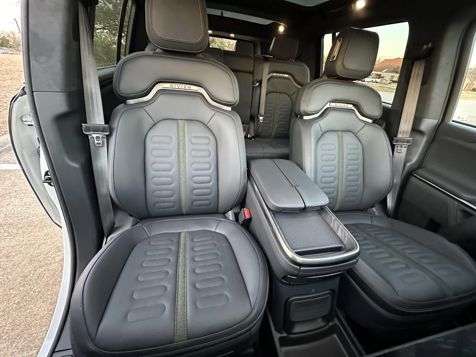 2022 Rivian R1S - Image 30 of 31