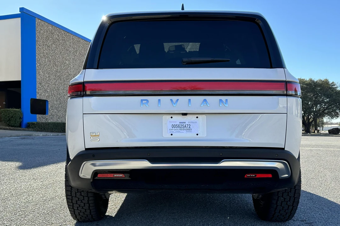 2022 Rivian R1S - Image 5 of 31