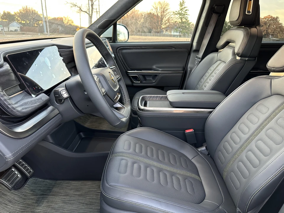 2022 Rivian R1S - Image 28 of 31