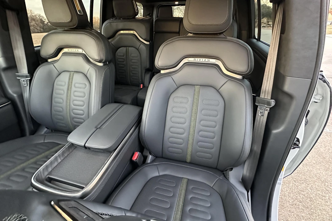 2022 Rivian R1S - Image 25 of 31