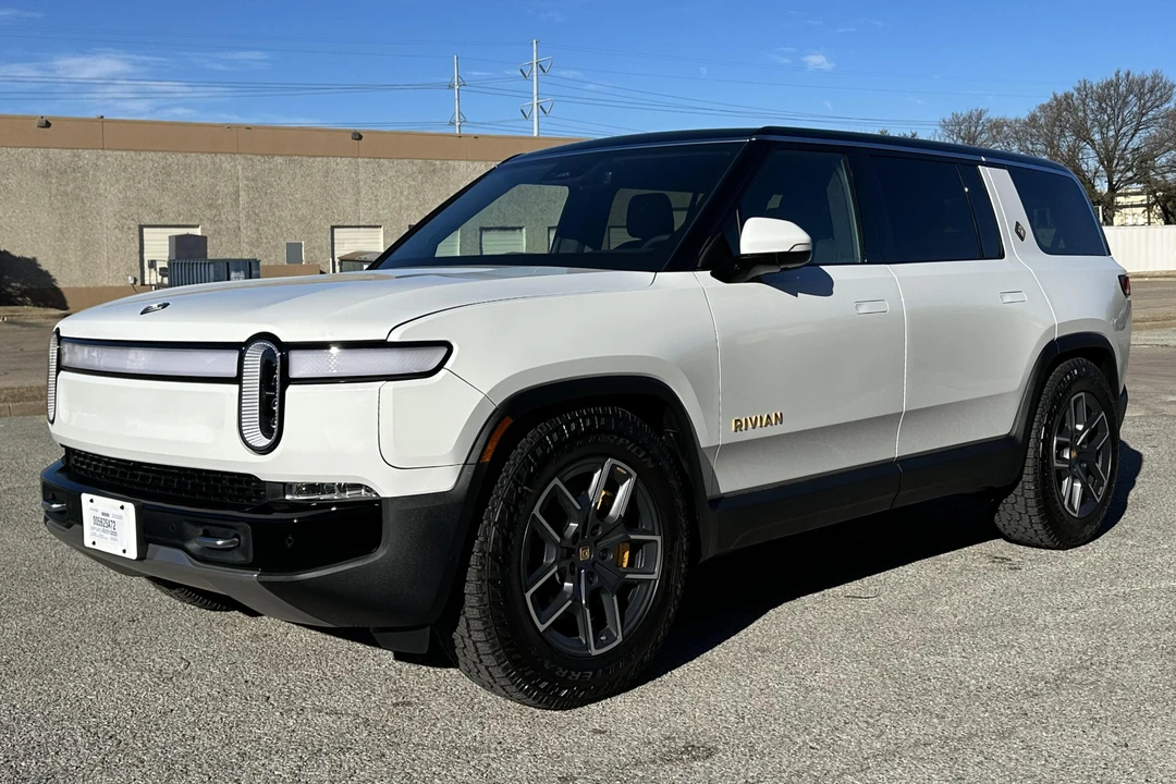 2022 Rivian R1S - Image 8 of 31