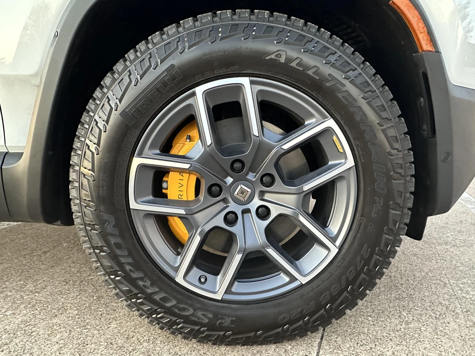 2022 Rivian R1S - Image 23 of 31