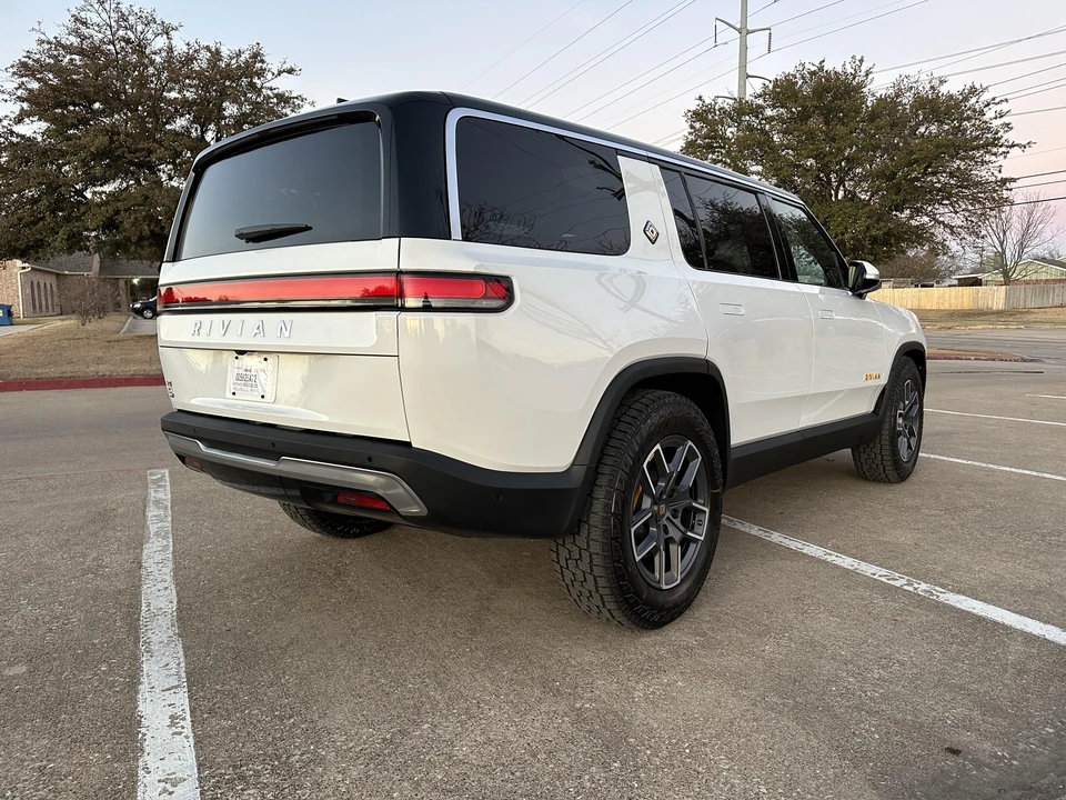 2022 Rivian R1S - Image 13 of 31