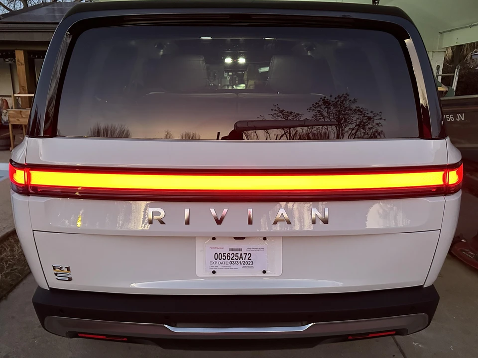 2022 Rivian R1S - Image 12 of 31