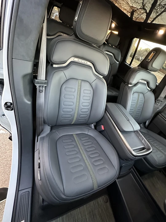 2022 Rivian R1S - Image 31 of 31