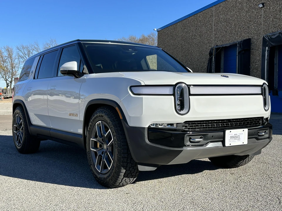 2022 Rivian R1S - Image 14 of 31