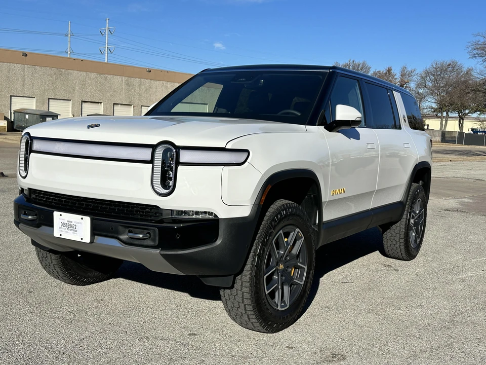 2022 Rivian R1S - Image 7 of 31