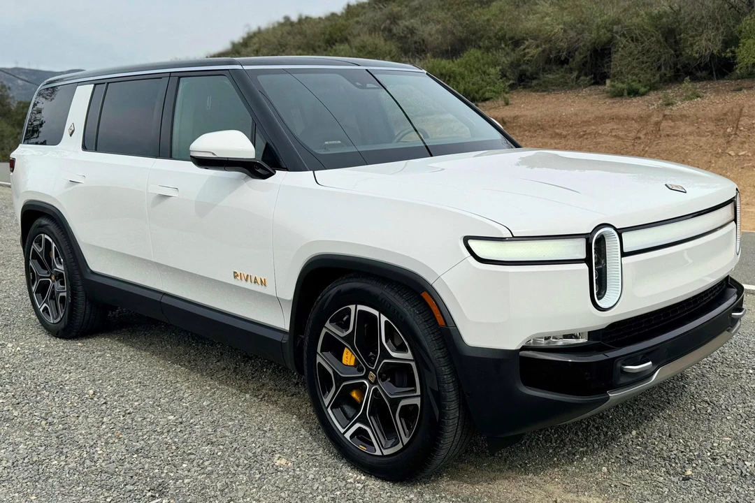 2022 Rivian R1S - Image 3 of 31