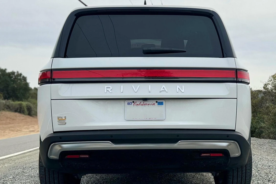 2022 Rivian R1S - Image 5 of 31