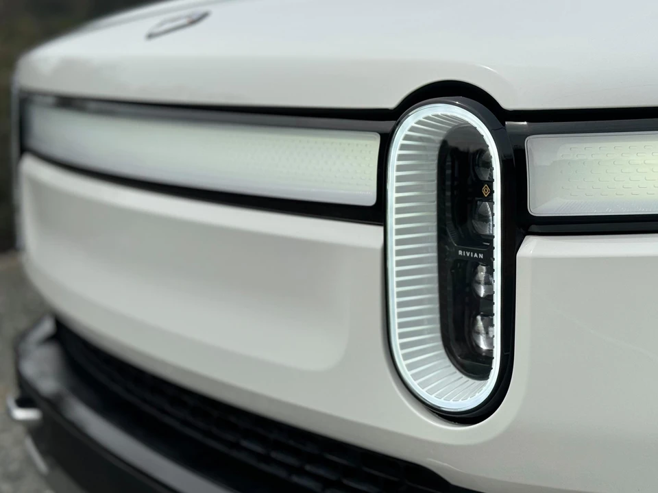 2022 Rivian R1S - Image 13 of 31