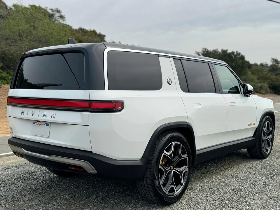 2022 Rivian R1S - Image 11 of 31