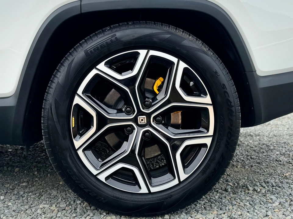 2022 Rivian R1S - Image 31 of 31