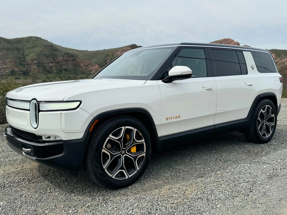 2022 Rivian R1S - Image 7 of 31